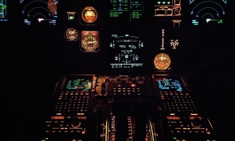 文件:Cockpit-panel.jpg