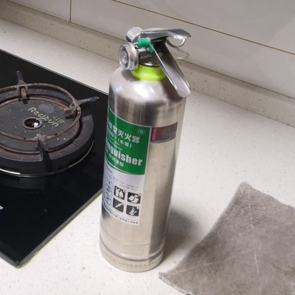 文件:氧化某人头像 水基灭火器.jpg